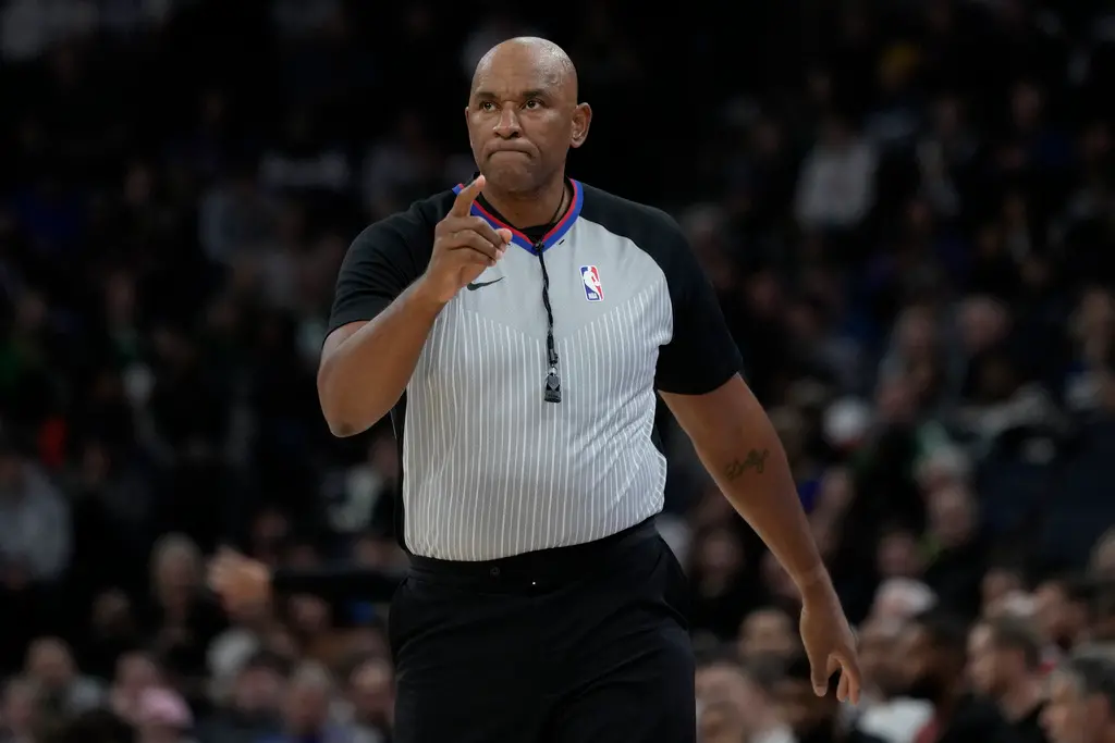 ▲NBA在2015年開始實施裁判報告，本規則適用於比賽最後2分鐘內，且比數僵持在5分內，或是比賽進到延長賽時。（圖／美聯社／達志影像）