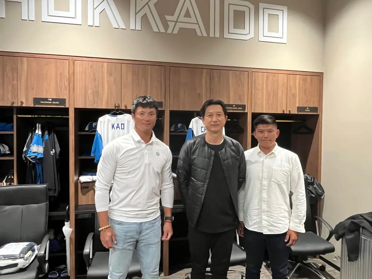 ▲富邦悍將高國輝、丘昌榮到日職火腿隊秋訓參訪，並且受到高規格待遇。（富邦悍將提供）