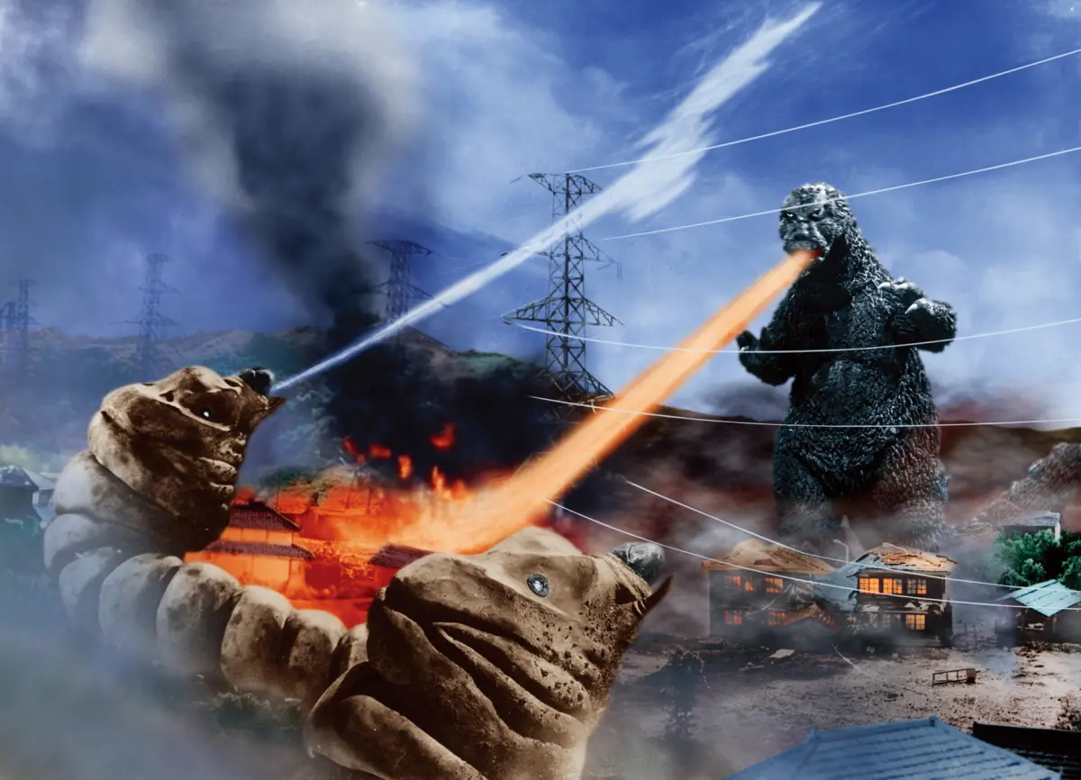 ▲怪獸「哥吉拉」問世近70年，國家影視聽中心將辦經典影展，精選8部電影放映、展示13組場景模型，還引進2公尺高哥吉拉占領新莊。（圖／《摩斯拉對哥吉拉》劇照）