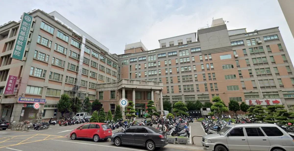 ▲警消趕抵後，立刻將溫男送往鹿港基督教醫院救治。（圖／翻攝google地圖）