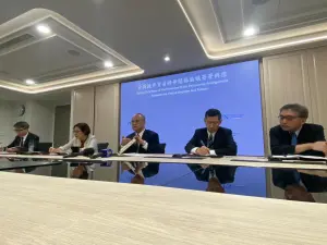 ▲行政院政委兼經貿談判辦公室總談判代表鄧振中召開記者會說明，台英今日正式簽署提升貿易夥伴關係協議，對於台灣加入CPTPP有重要意義。（圖／記者陳威叡攝，2023.11.08）