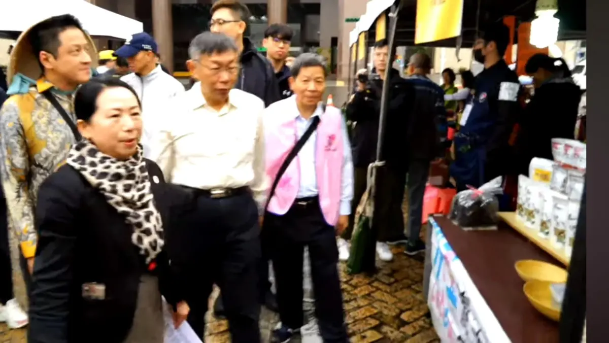 ▲柯文哲稱沒見過徐春鶯，吳欣岱貼出兩人昔日互動照片打臉。（圖／翻攝自吳欣岱臉書）