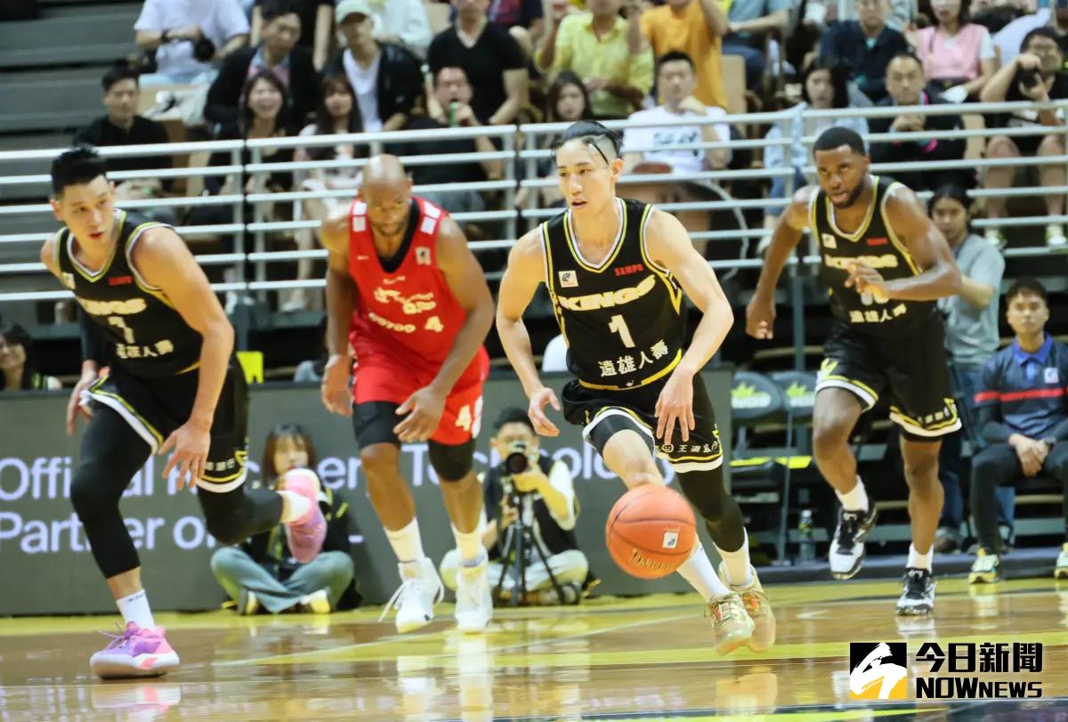 ▲林書豪跟老弟林書緯連線，幫助新北國王拿下首勝。（圖／攝影鄭孟晃攝）