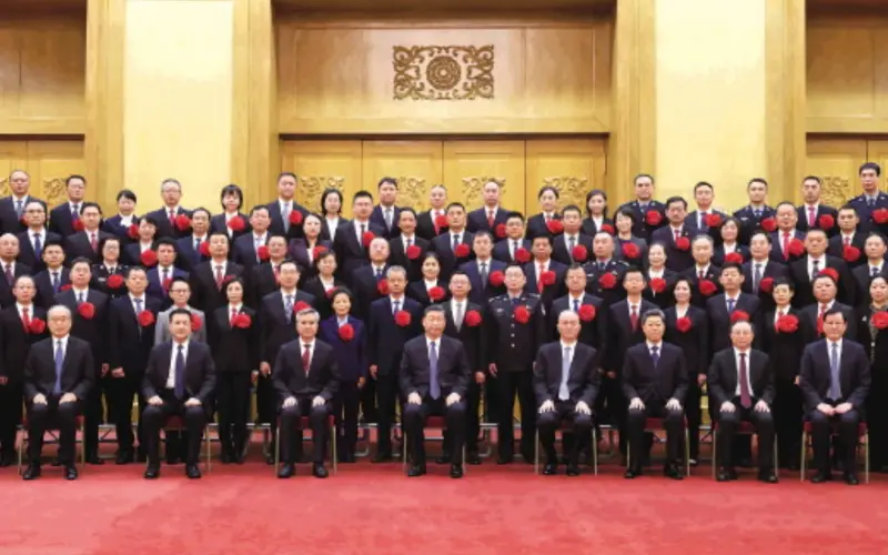 ▲習近平6日在北京人民大會堂，會見全國「楓橋式工作法」入選單位代表。（圖／翻攝自新華社）