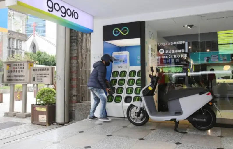 ▲台灣電動機車龍頭睿能創意(Gogoro)遭檢舉使用中國製零件「洗產地」,詐領台灣補助。經濟部產發署表示,經審議會審查後,認為尚無足夠證據推論其違反國內產製規定。(圖/NOWnews攝)