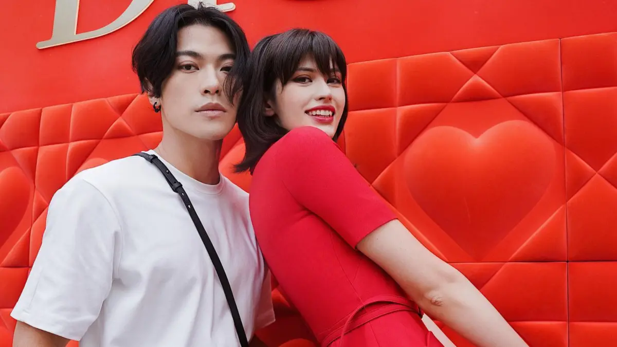 ▲仲尼（左）曾拒絕郭富城老婆示愛、被爆偷吃多次，正妹妻子卡琳娜扮《咒術迴戰》五條悟爆紅，為公認的Cosplay女神。（圖／翻攝自卡琳娜IG）