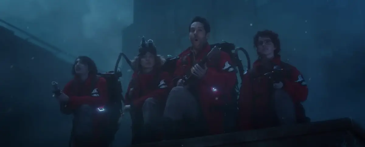 ▲經典喜劇片《魔鬼剋星》原班人馬回歸演出《GHOSTBUSTERS：冰天凍地》，蟻人保羅路德（右二）除了忙抓鬼還要拯救世界，全新反派即將登場。（圖／翻攝自索尼影業YouTube）