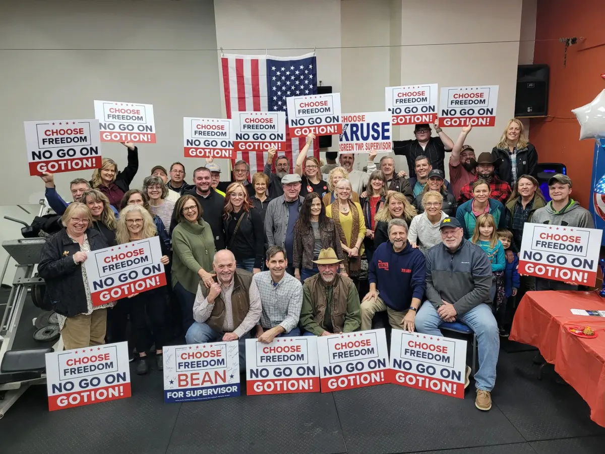 ▲美國密西根州大急流市（Grand Rapids）格林鎮（Green Charter Township）居民成功罷免了鎮長與其他數位地方官員，因為這些官員支持中資電動車電池公司國軒在當地設廠。（圖／翻攝自@MrJustinBarclay的X）