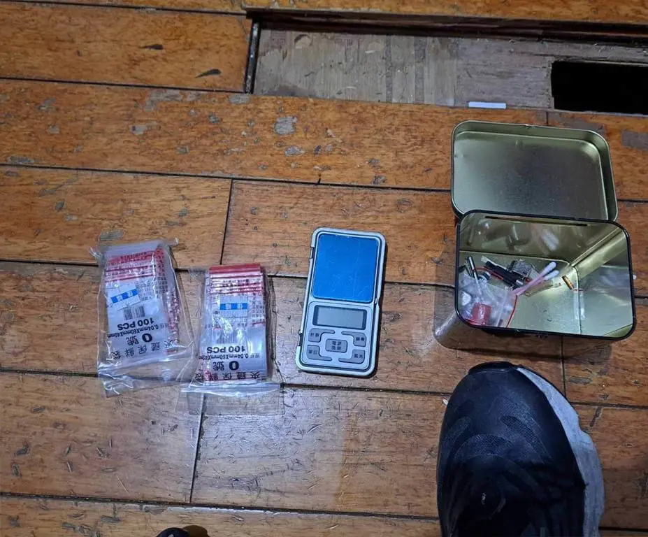 ▲警方查獲安非他命等證物。（圖／翻攝畫面）