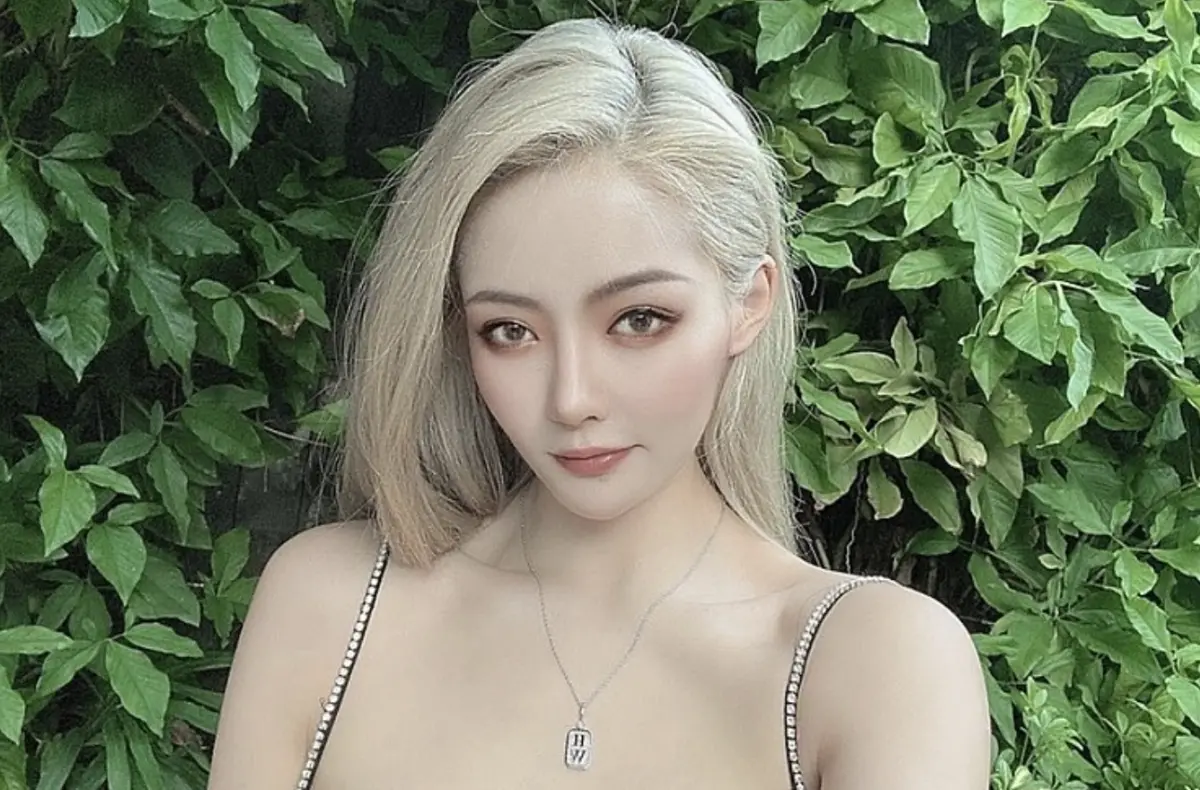 ▲29歲的中國籍網紅Han Feizi在抖音上有26萬粉絲，然而她的脫序行為讓新加坡政府在本月8日將她列入「永久黑名單」。（圖／翻攝自Tiktok）