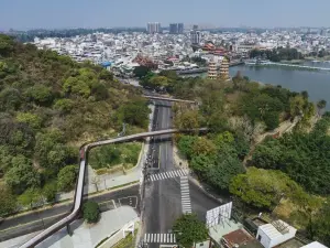 ▲「見城之道」今年3月才剛正式啟用，在上頭還可看到蓮池潭風光。（圖／高雄市觀光局提供）