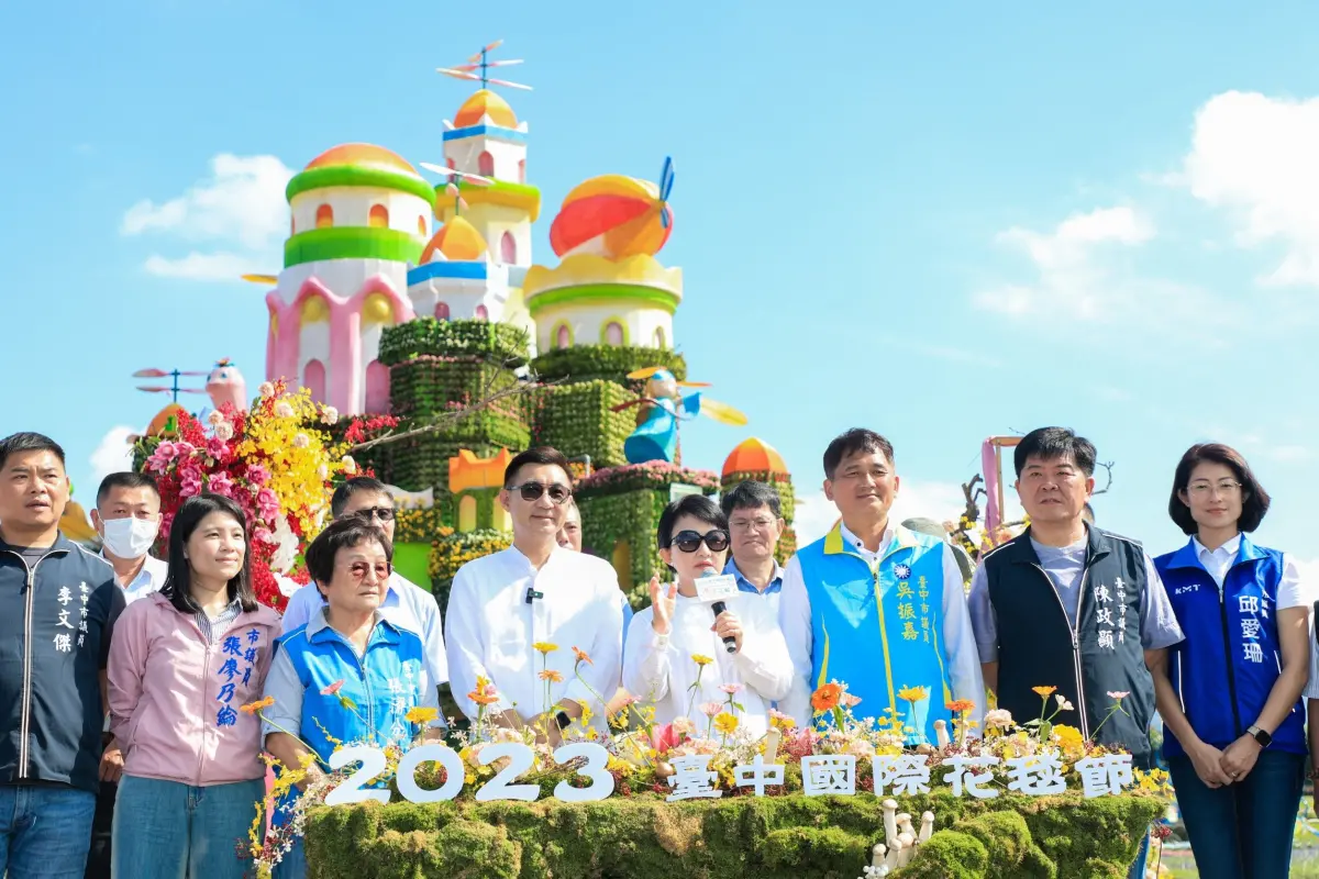 ▲台中國際花毯節，市長盧秀燕表示，保證讓大家美不勝收、眼花撩亂，看花看到眼睛抽筋、拍照拍到手軟(圖／市政府提供2023.11.10)