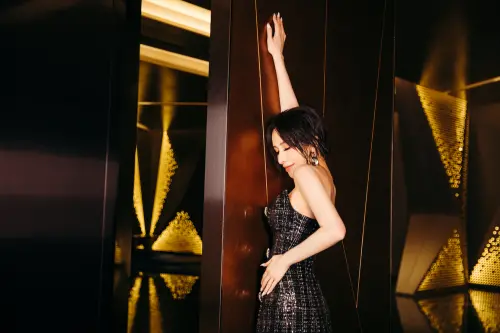 蕭亞軒登上「天貓雙11驚喜夜」,演唱多首經典歌曲。(圖/華納音樂提供) ▲蕭亞軒登上「天貓雙11驚喜夜」,演唱多首經典歌曲。(圖/華納音樂提供)