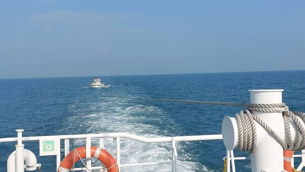 海洋委員會海巡署第五巡防區表示，台東蘭嶼開元漁港「開元6號」漁船10月初在小犬颱風期間漂流出港失蹤，9日在雲林外海載浮載沉，最終由民間漁船協助拖進箔仔寮漁港，結束半個台灣的奇幻漂流。