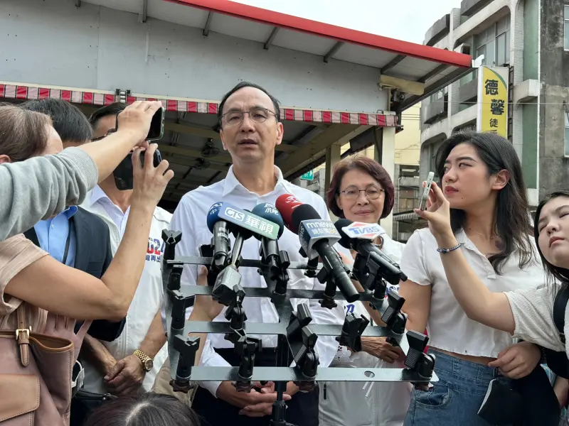 ▲朱立倫說現在共同目標都是全民調，最重要的差異只是針對三個比，對比、互比跟占比的問題正在討論中。（圖／國民黨提供）