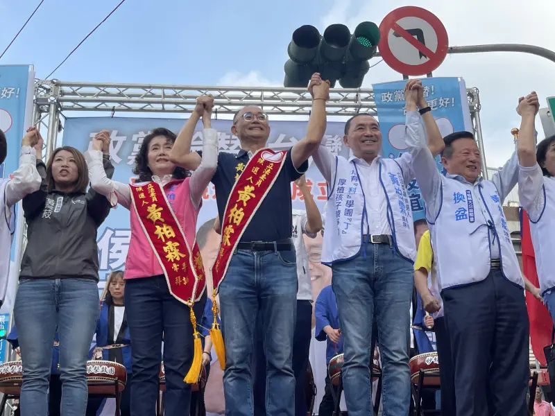 ▲傳出柯文哲疑似飆髒話罵競辦發言人陳智菡，侯友宜先是發出呵呵兩聲，接著表示「這種事不會是新聞啦！」（圖／記者鄭婷襄攝，2023.11.11）