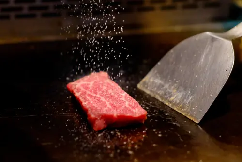 ▲季豊漁餐飲集團旗下兩品牌包含圖中的季樂，以及牛喜壽喜燒水炊鍋，進駐板橋車站二樓環球購物中心。（圖／記者葉盛耀攝）