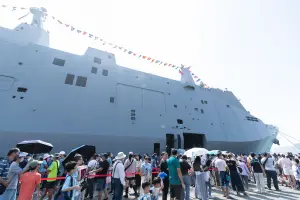 今年最後一場國軍營區開放　4.5萬人湧進新濱碼頭搶看國造新艦
