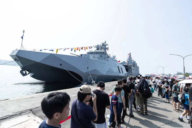 ▲海軍新濱營區開放，塔江軍艦停泊新濱碼頭開放民眾參觀。（圖／軍聞社提供）