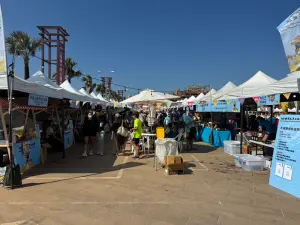 ▲平安鹽祭邀請到雲嘉南觀光圈業者辦理文創市集，人潮眾多（圖／記者張振興攝，2023,11,11）