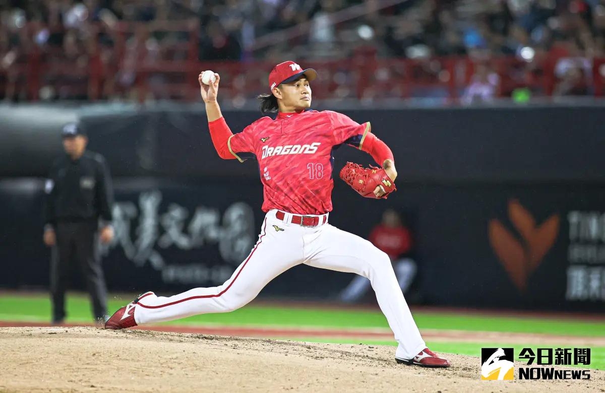 ▲味全龍先發投手徐若熙拿下系列賽MVP。（圖／記者葉政勳攝 , 2023.11.11）