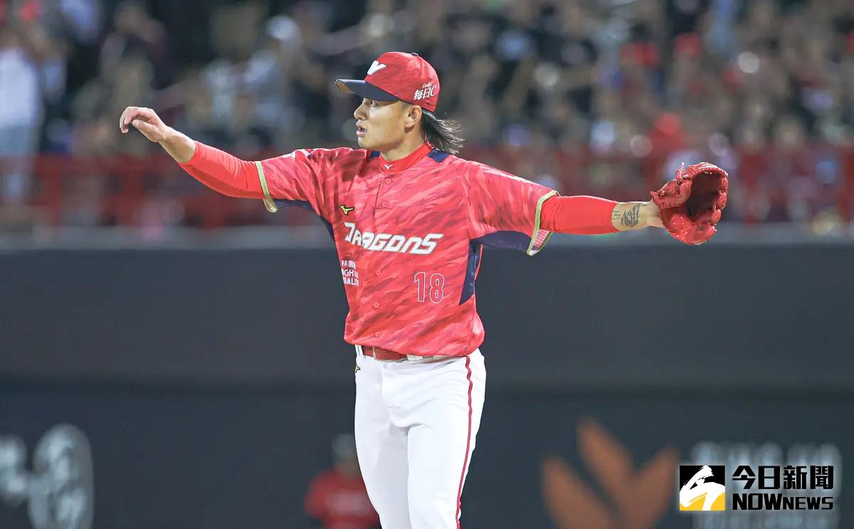 ▲味全龍春訓開訓，徐若熙透露旅外先決條件，新賽季目標投超過百局。（圖／記者葉政勳攝 , 2023.11.11）