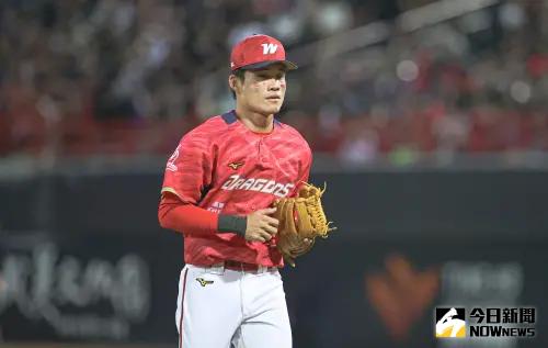 中職／李凱威挑戰金手套4連霸！看岳東華守備直言有個動作做不來
