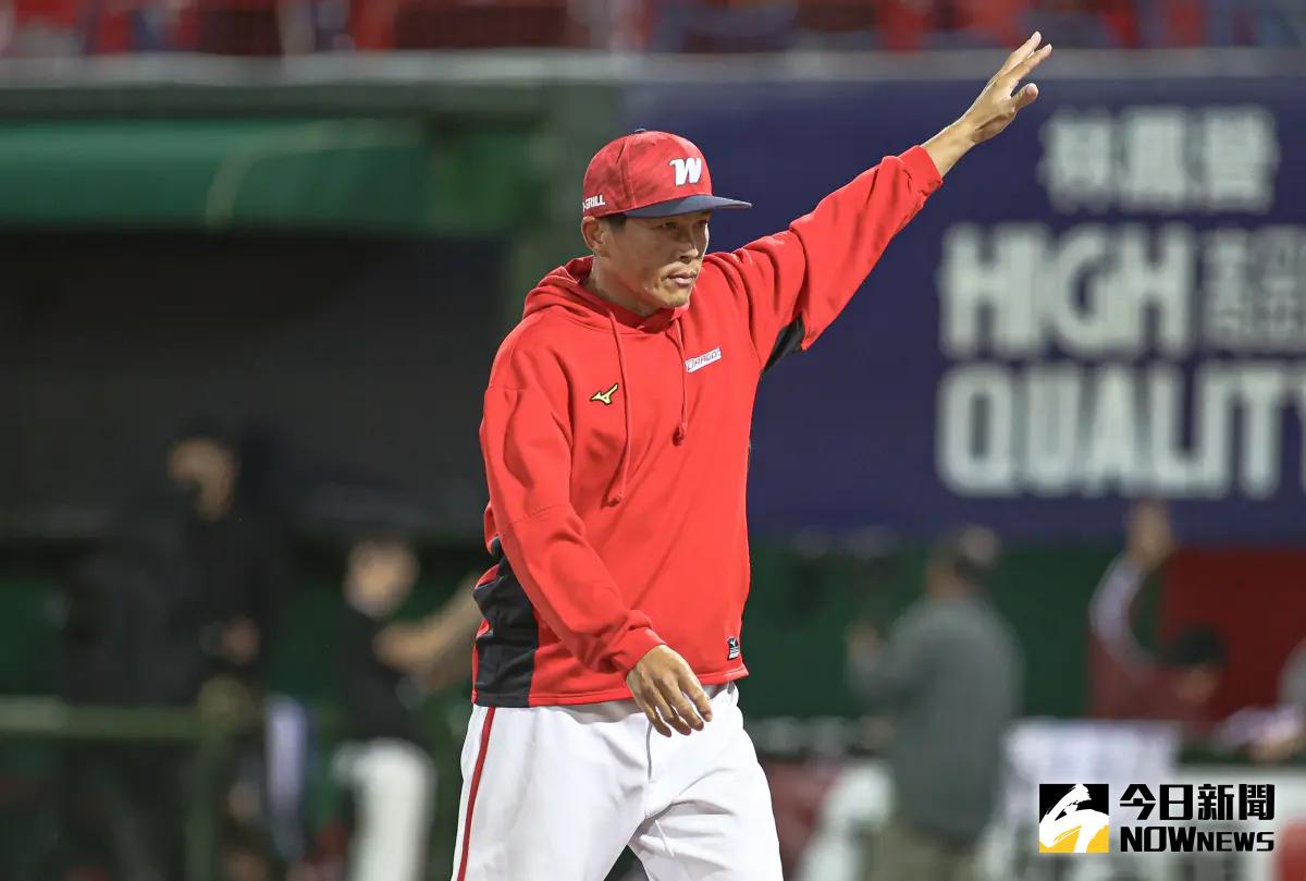 ▲味全龍總教練葉君璋帶隊挑戰隊史睽違24年總冠軍。（圖／記者葉政勳攝）