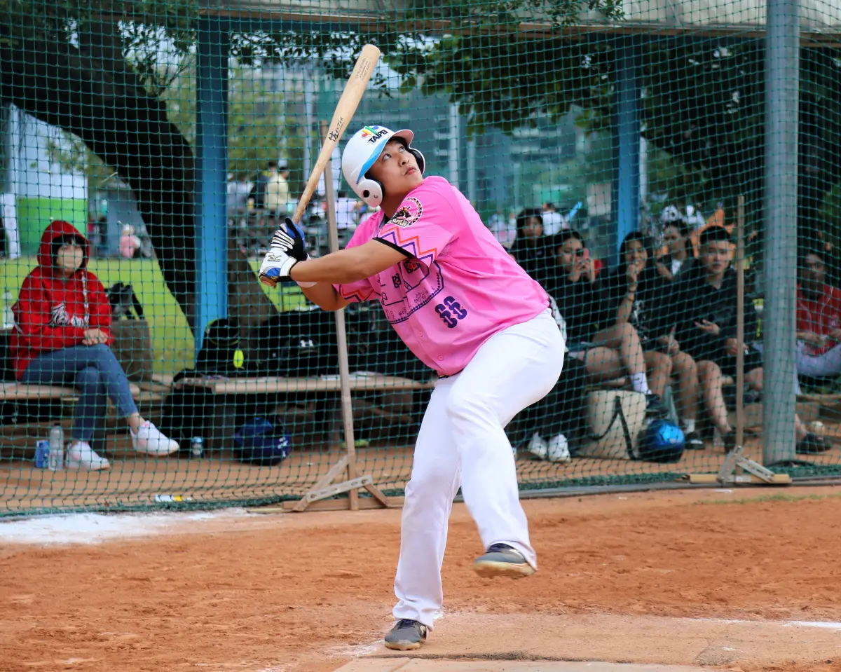 ▲迷呱嘟隊陳俞翔背靠背擊出全壘打。(大會提供)