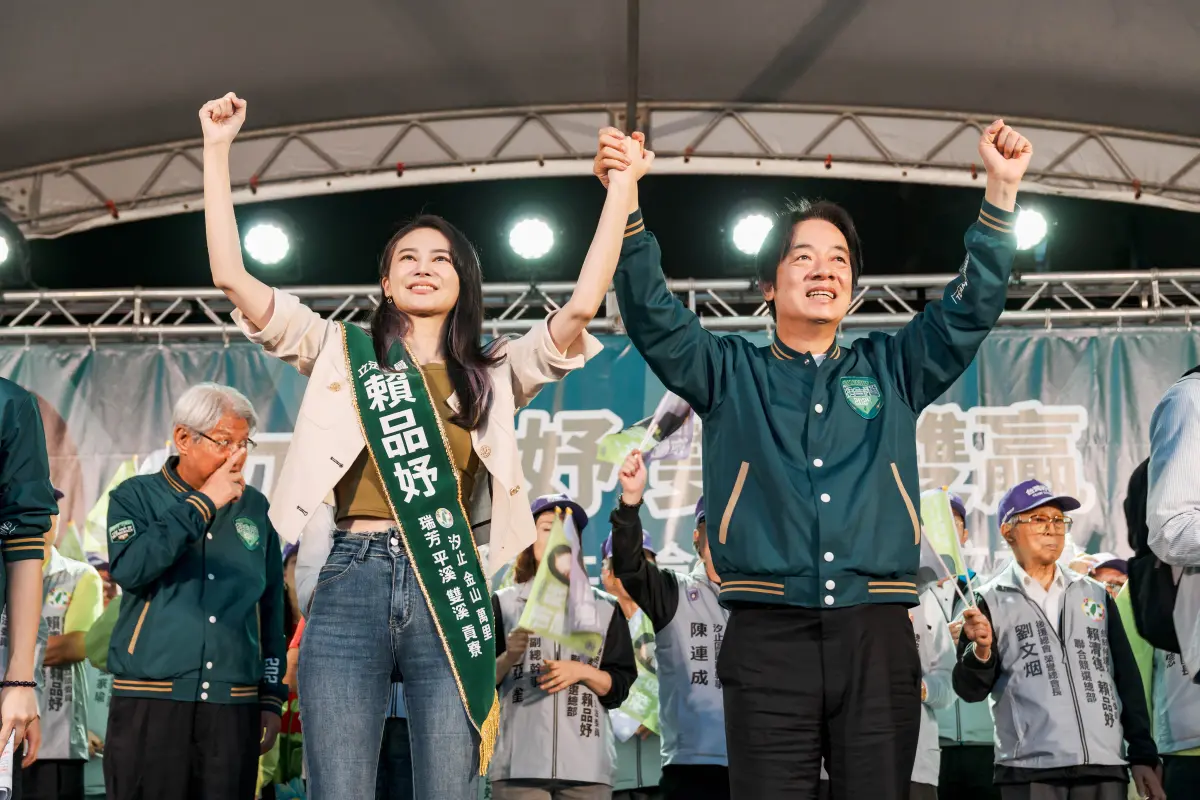 ▲賴清德感謝賴品妤與學生們10年前擋下服貿，強調國家需要賴品妤，呼籲鄉親們一定要把她留在國會。（圖／賴清德競辦提供）