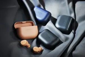 ▲Elite 8 Active推出焦糖奶、海軍藍、闇黑色、石墨灰。（圖／品牌提供）