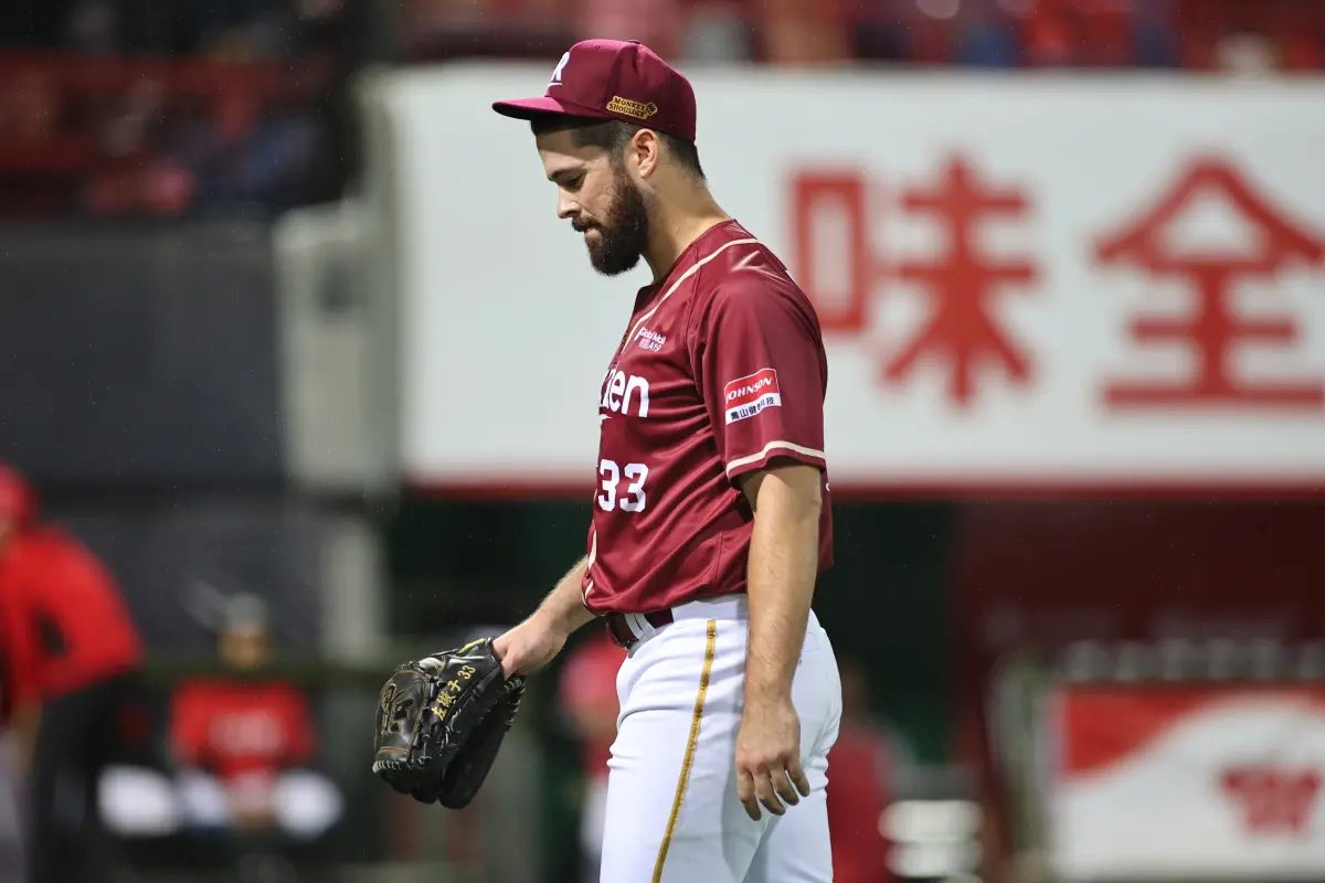 ▲中華職棒34年冠軍賽「台灣大賽」第7戰，樂天先發投手道博格首局就投出5個保送，僅投出8顆好球，被打2支安打失掉3分。（圖／記者葉政勳攝 ）