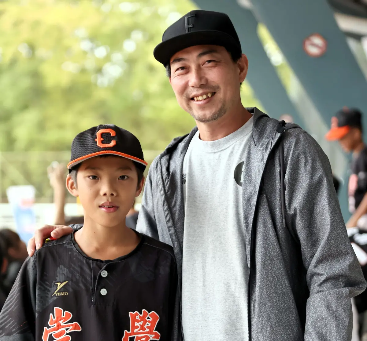 ▲統一獅總教練林岳平抽空來重光盃看兒子林楷晏比賽。官方提供