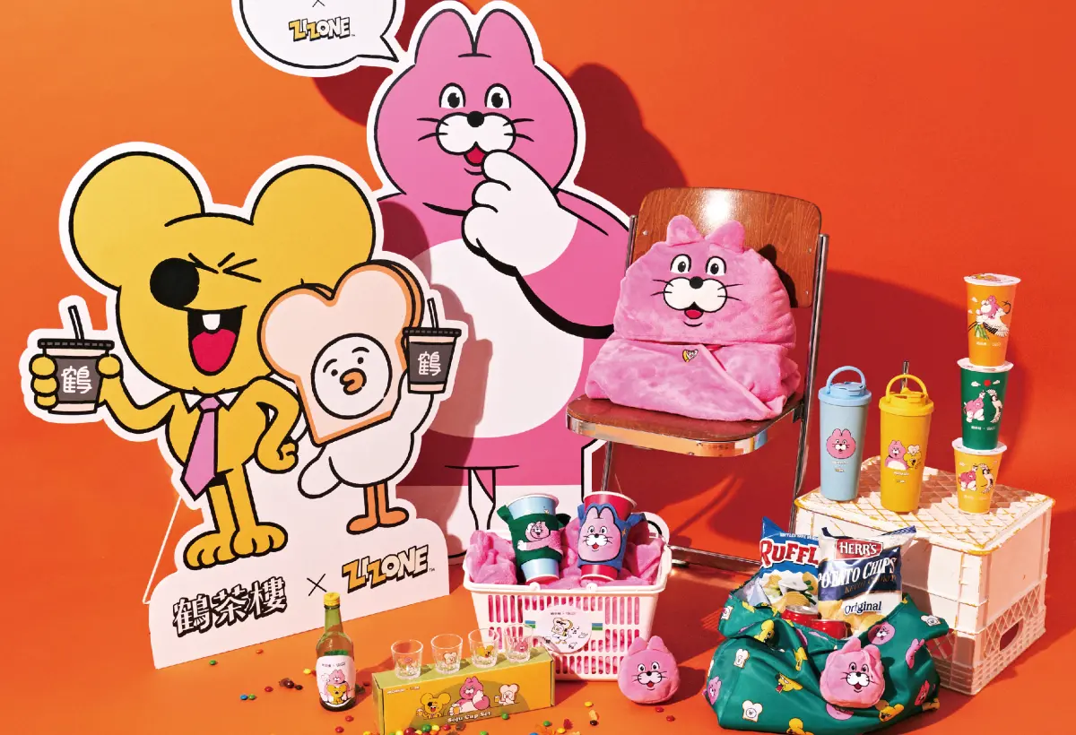 ▲星巴克今起「買一送一」喝3天，太妃核果那堤、星冰樂都有特價。手搖飲料鶴茶樓聯名韓國粉紅貓ZIZONE，一次看5款療癒聯名杯＋10款超實用週邊商品。（圖／鶴茶樓提供）