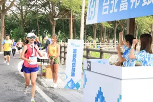 ▲2023台灣米倉田中馬拉松開跑！還為跑者「種樹」推永續發展。（富邦提供）