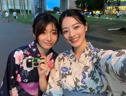 ▲店主池田穗香與青梅竹馬娟娟,兩位女大生一肩扛起了一間店的存續。(圖/IG@cyuuka1010) ▲店主池田穗香與青梅竹馬娟娟,兩位女大生一肩扛起「中華東東」。(圖/IG@cyuuka1010)
