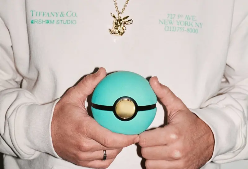 ▲Tiffany & Co.與當代藝術家Daniel Arsham，把Tiffany Blue小藍盒變成寶可夢珠寶球！The Pokémon Company黃金鑽石皮卡丘超狂亮相。（圖／Tiffany & Co.提供）