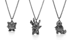 Tiffany Blue小藍盒變「寶可夢珠寶球」!黃金鑽石皮卡丘超狂亮相 ▲Tiffany & Arsham Studio & Pokémon聯名系列純銀鑲鑽鍊墜,左起:卡拉卡拉Cubone、皮卡丘Pikachu、傑尼龜 Squirtle。(圖/Tiffany & Co.提供)