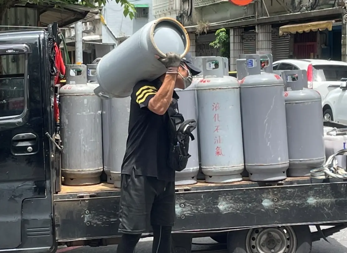 ▲全台瓦斯行缺工危機年年加劇，即便瓦斯行不斷提高起薪，但仍難以找到足夠的配送人員。（圖／品牌提供）