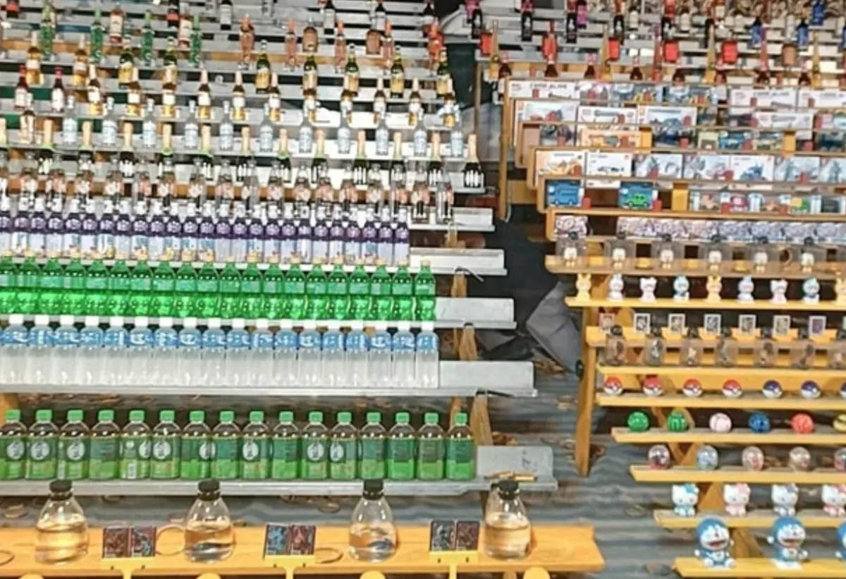 ▲不少人都喜歡到夜市花個幾百元玩套圈圈，雖然非常難套中，但也有不少幸運兒中獎。（圖/爆廢公社）