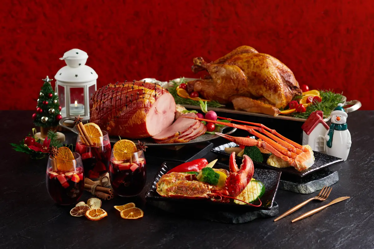 ▲與新北耶誕城主場一街之隔的新北最高餐廳「50樓Cafe」，11月17日開始海陸吃到飽菜色升級，假日還送龍蝦與松葉蟹。（圖／50樓Cafe提供）