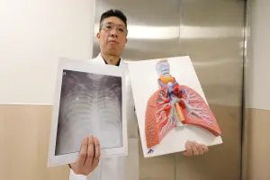 女腹痛住院　醫驚：照X光肺臟竟消失佈滿膿瘍
