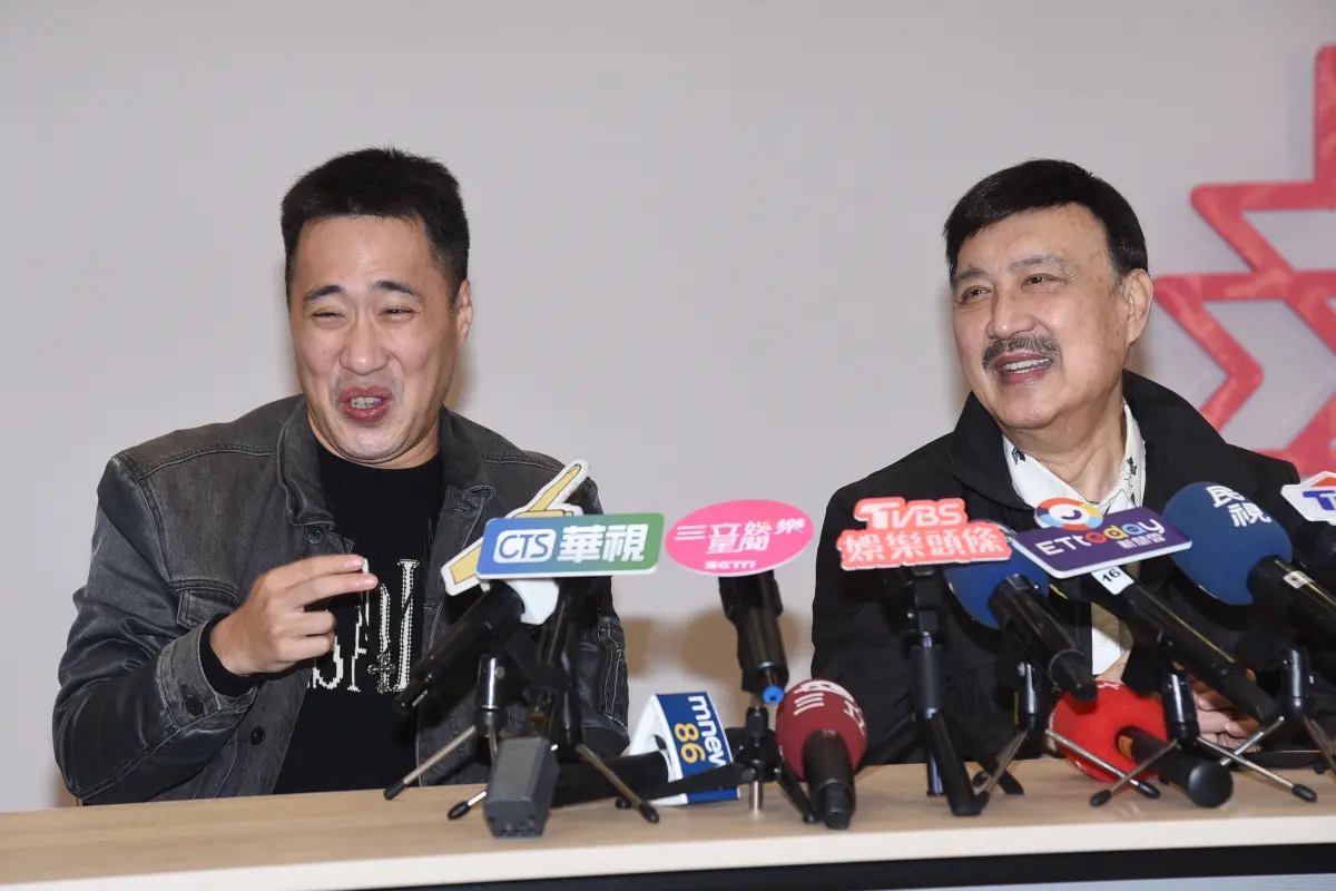 ▲余天（右）在節目上透露75歲的他沒有任何收入，余祥銓（左）則感性告白，「以後我會養你一輩子！」畫面相當感人。（圖／記者陳明安攝）