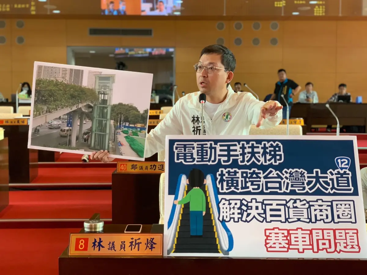 ▲議員林祈烽建議，市府應找百貨業者協調，能否在台灣大道路口興建電動行人天橋(圖／柳榮俊攝2023.11.14)