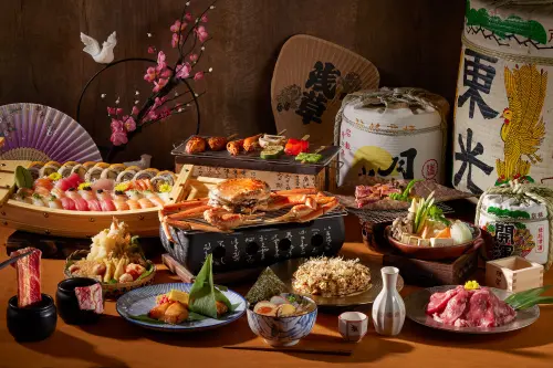 台北寒舍艾美酒店探索廚房「冬の和食祭」日本美食節,壽喜燒、關西御好燒、鮑魚雞白湯拉麵、朴葉牛等各地特色料理都無限量供應。(圖/台北寒舍艾美提供) ▲台北寒舍艾美酒店探索廚房「冬の和食祭」日本美食節,壽喜燒、關西御好燒、鮑魚雞白湯拉麵、朴葉牛等,另也加碼有松葉蟹湯。(圖/台北寒舍艾美提供)