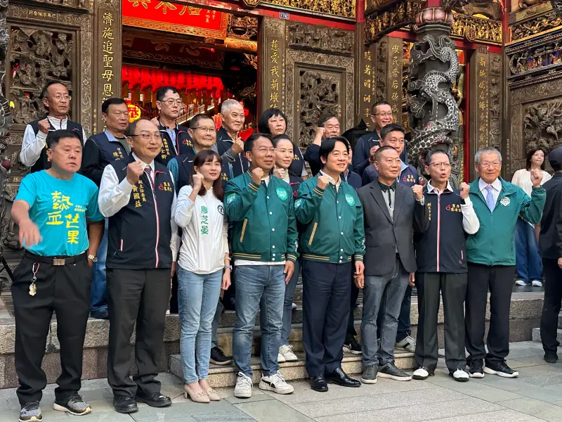 ▲賴清德到豐原慈濟宮參香,感謝廟方在台南大地震後伸出援手。(圖/記者顏幸如攝,2023.11.14)