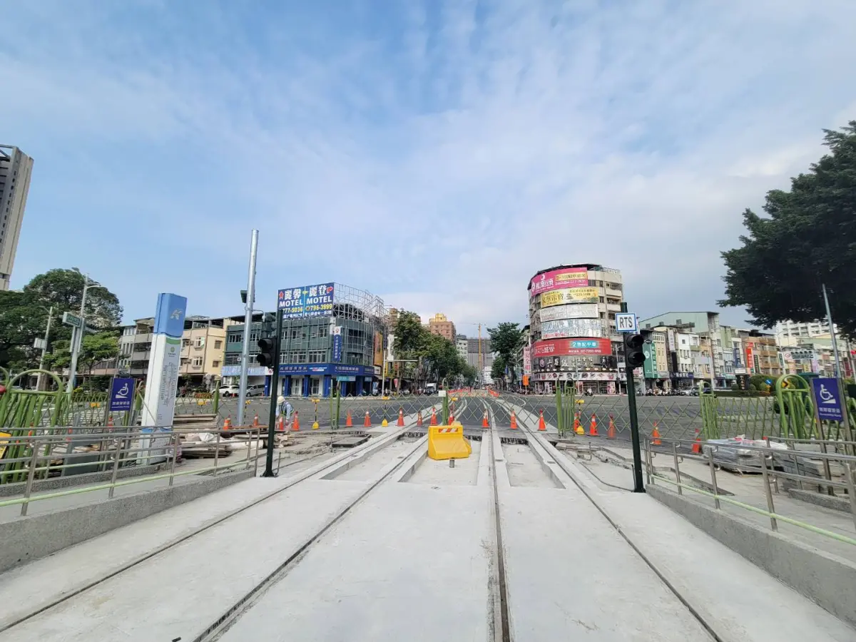 ▲捷運局表示明(15)日上午9時輕軌列車將進行C30-C32路段行車測試別具指標意義。（圖／高市府捷運局提供）