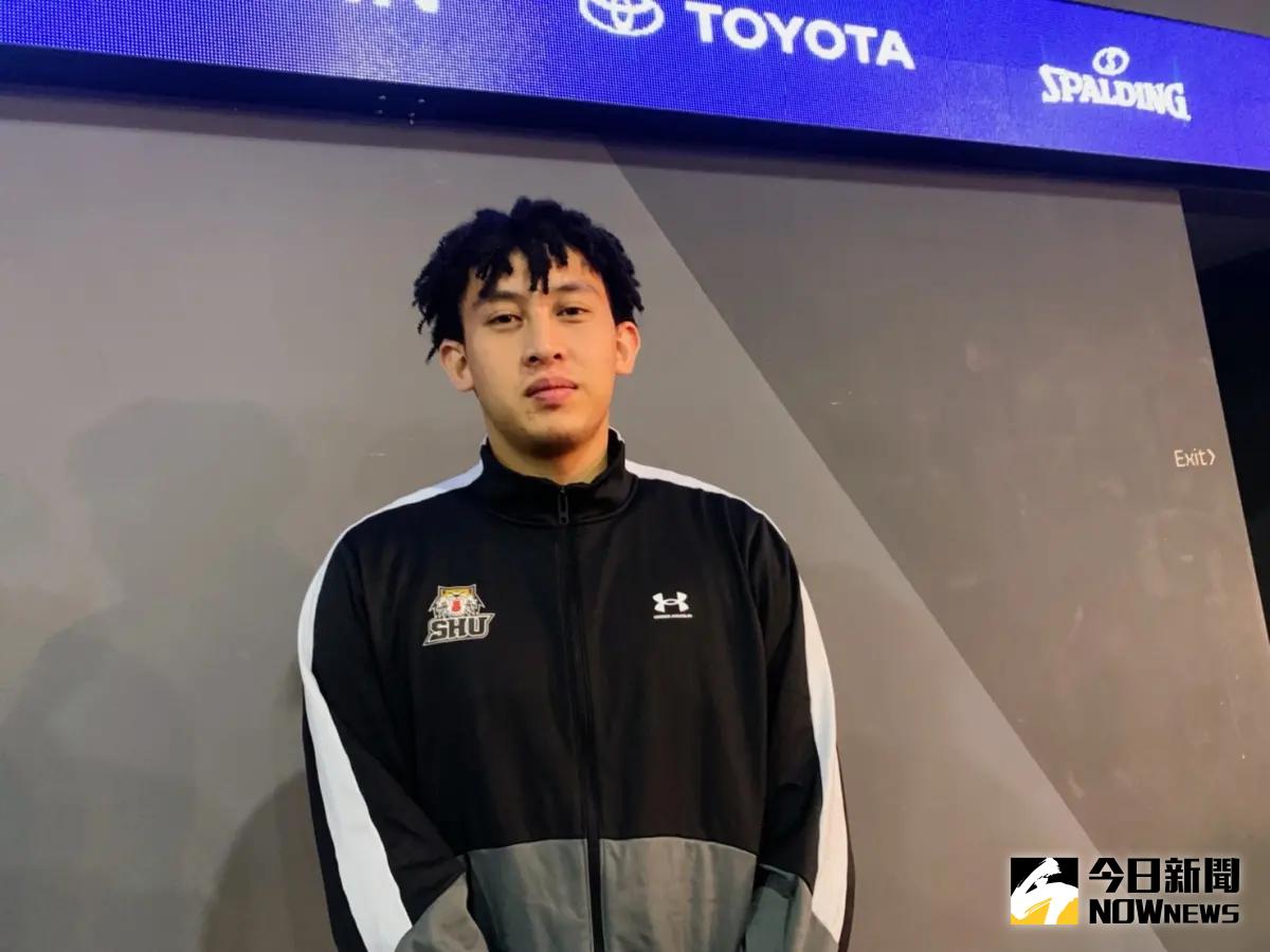 ▲世新大學主將陳將双本季改變髮型，變成帥氣的辮子頭，外表看起來更有殺氣。記者廖聿偉攝