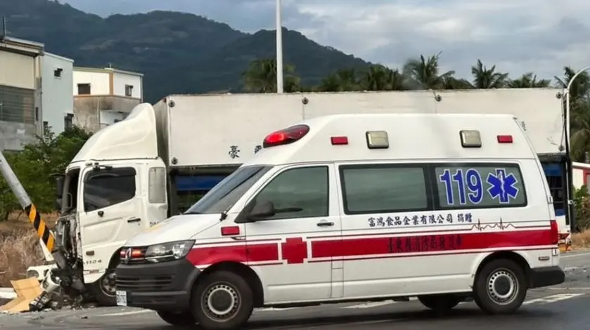 ▲台東台9線387.7K處、太麻里路段，今（14）日下午發生一起追撞事故。（圖／翻攝畫面）