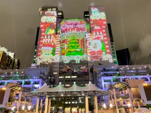 「新北歡樂耶誕城」光雕投影秀,今年創下開城史上最廣光雕投影展演紀錄,將以創新裸視3D投影技術,11月17日才會正式與大家見面。(圖/記者葉盛耀攝) ▲「新北歡樂耶誕城」光雕投影秀,今年創下開城史上最廣光雕投影展演紀錄,將以創新裸視3D投影技術,11月17日才會正式與大家見面。(圖/記者葉盛耀攝)
